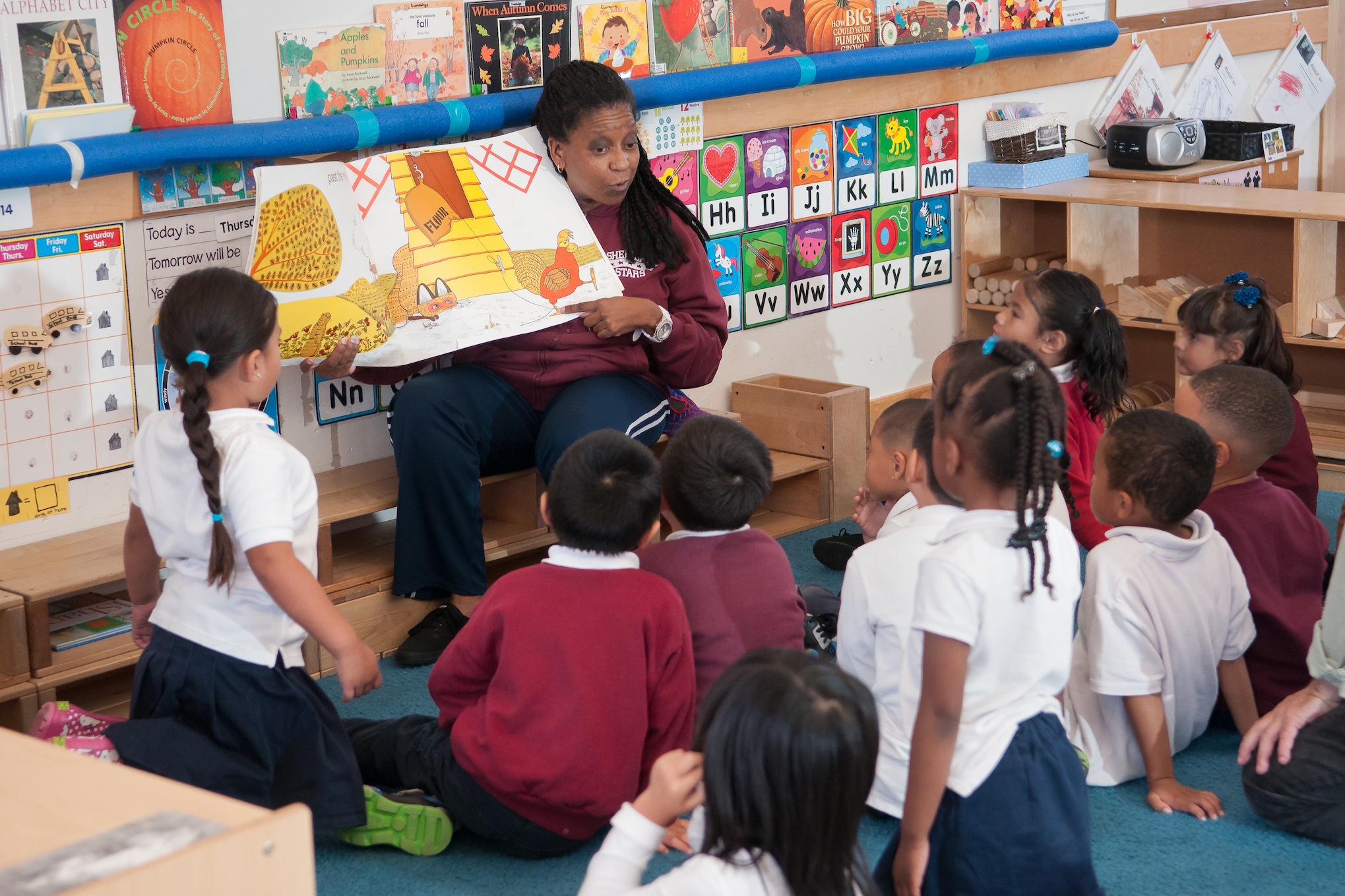 Reading time at a prekindergarten class in San Francisco, where Stanford researchers piloted a literacy texting program. (Linda A. Cicero/Stanford News Service)