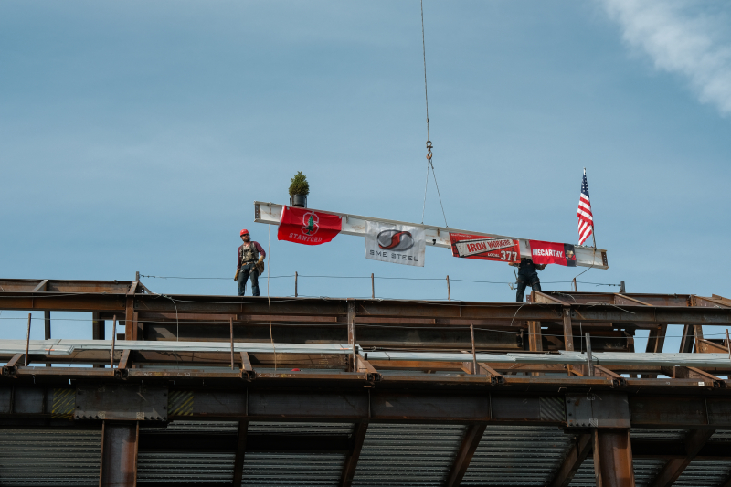 The beam is lowered for construction workers to attach. (Photo: Ryan Zhang)