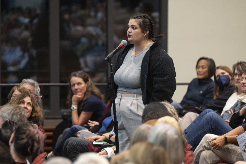 An audience member poses a question to Kingsolver. (Photo: Rod Searcey)