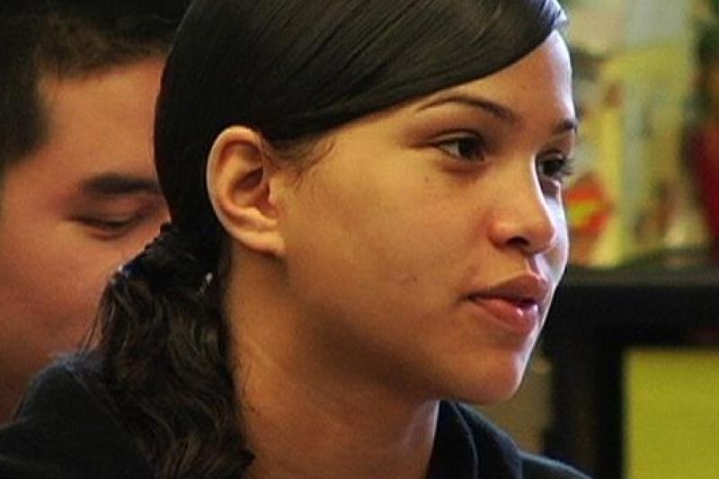 Learning to read like a historian 