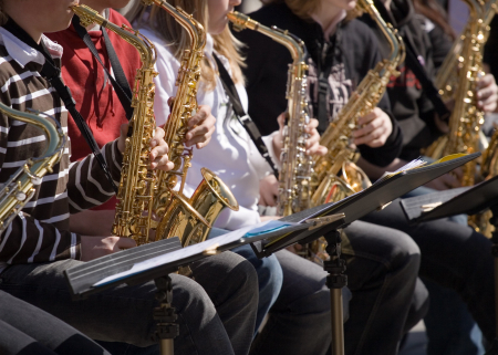 Photo of young people playing saxofon 