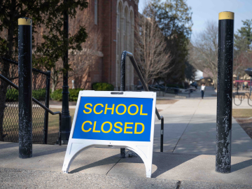 Picture of school closed sign