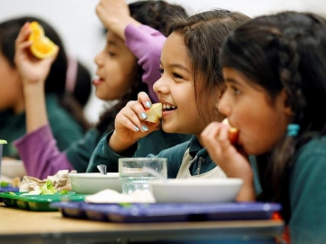 Photo of kids eating healthy food