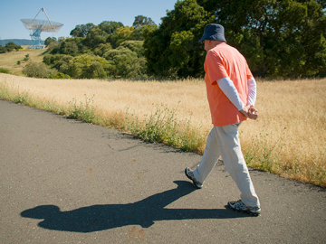 Many people claim they do their best thinking while walking. A new study finds that walking indeed boosts creative inspiration. (Photo: Linda A. Cicero / Stanford News Service)